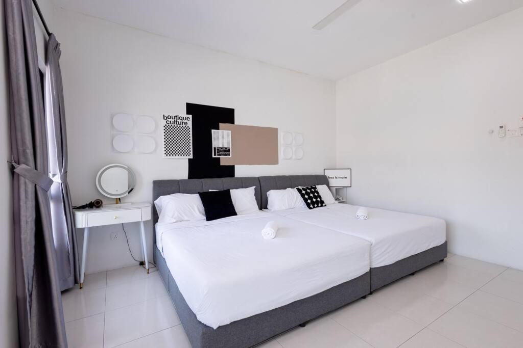 Bauhaus - Projector Pet Allow Wedding Event